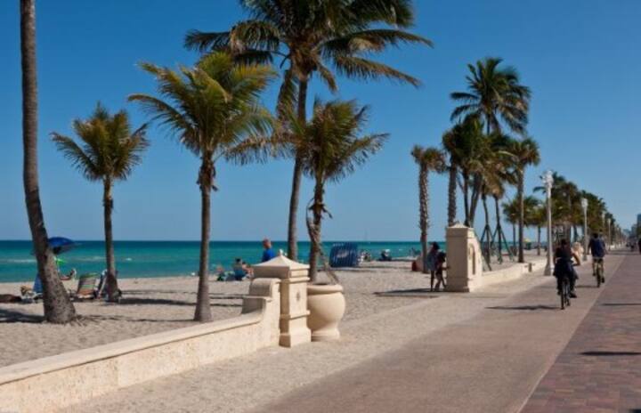 Hollywood Beach Boardwalk Condo Apartments For Rent In Hollywood Florida United States