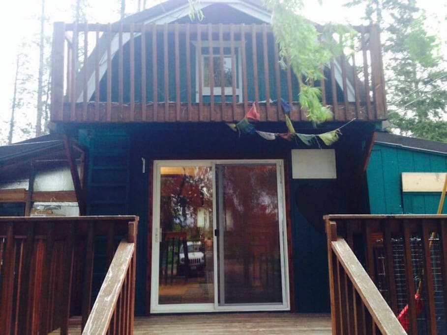 Cute Cabin with Loft
The stairs to loft are steep. Folks with mobility issues, should not book.