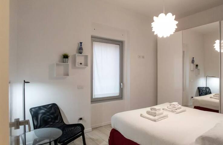Modern apartment in Milan gallery image 3