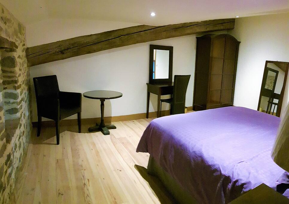Mourvedre bedroom