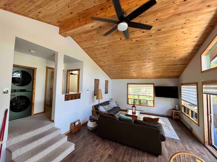 Private Lakefront Cottage W/ Swim Pad & Dock - Gravenhurst