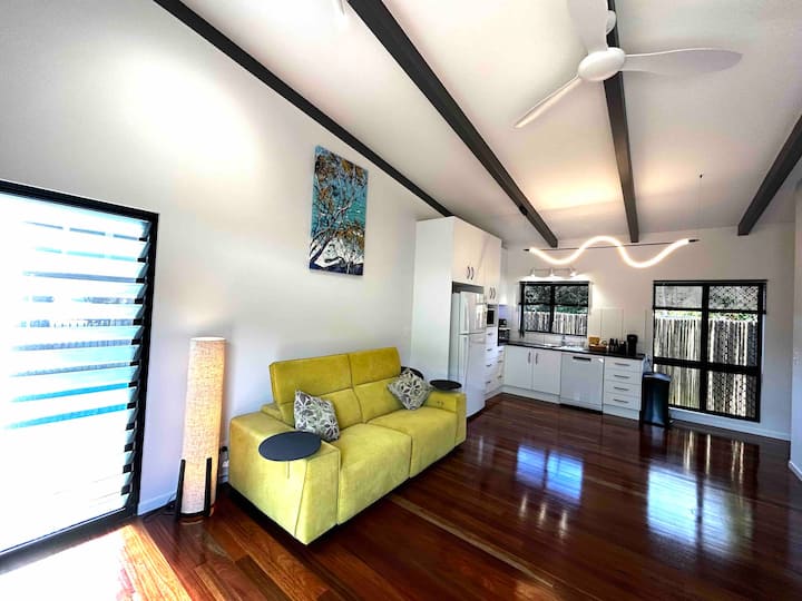 Garden Retreat With Pool - Fully Detached Studio - Cairns