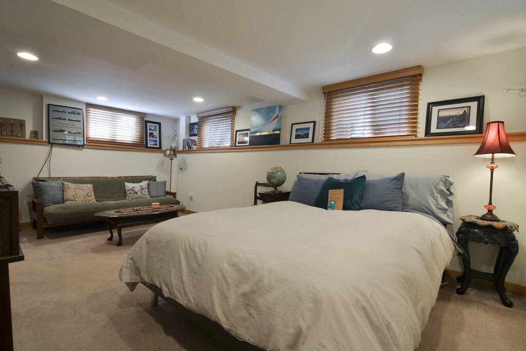 Master bedroom also has a full size futon