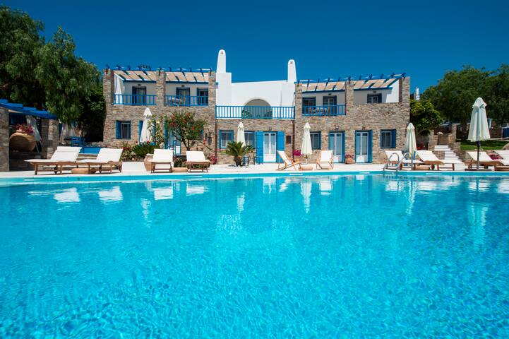 Seaview Villa Aperado +swimming pool+tennis court gallery image 3