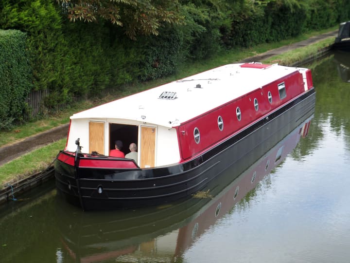 DRIVE/STAY ON A HOUSE BOAT KENT THE RIVER MEDWAY