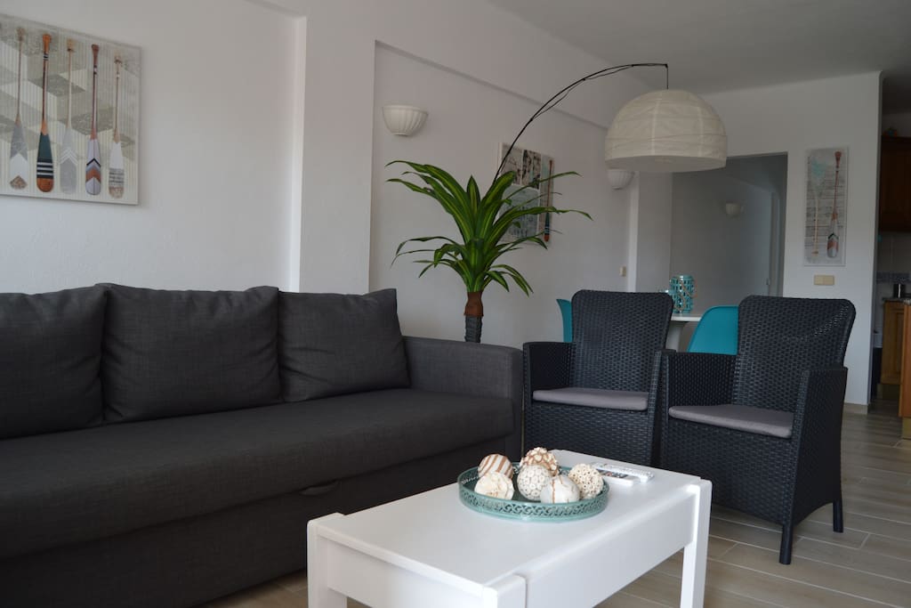 Sala com sofá-cama de casal