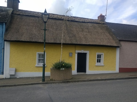 Spacious Thatched cottage in seaside village