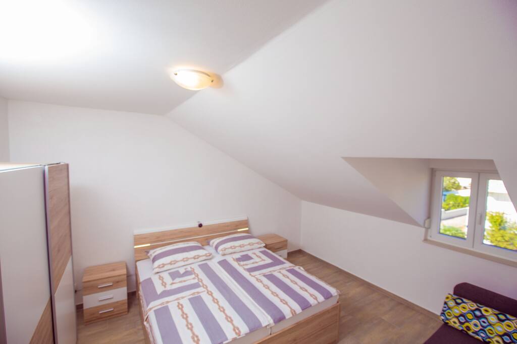 Schlafzimmer 1