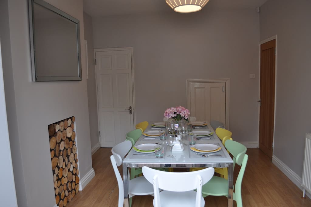 Dinning Room - Seats 8 with fulling dining crockery for 9