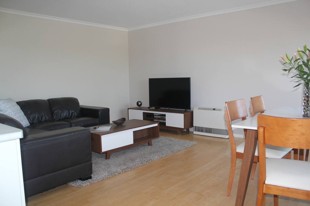 Lounge area, seating for 6