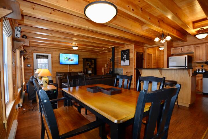 Cast Away Lodge Riverfront Luxury w/HOT TUB gallery image 5