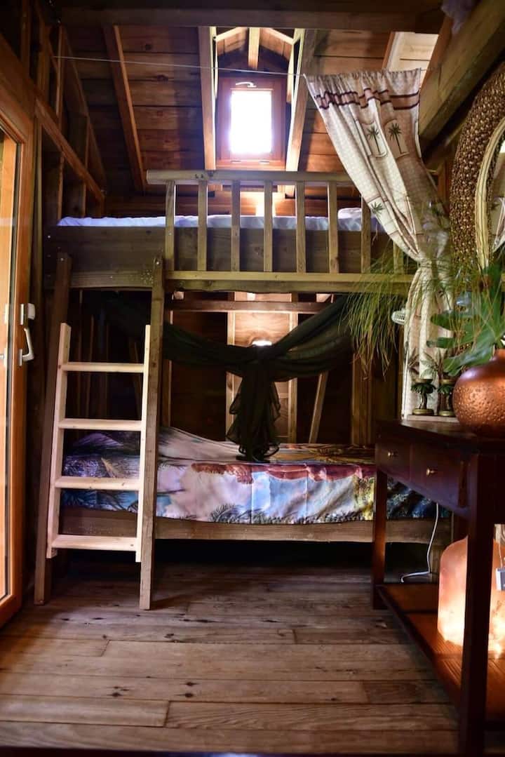 двуетажно легло