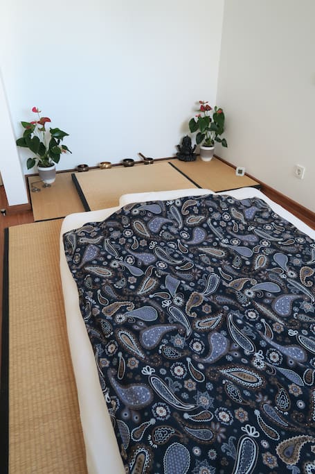 Real Tatamis with a high quality Futon (140x200)
