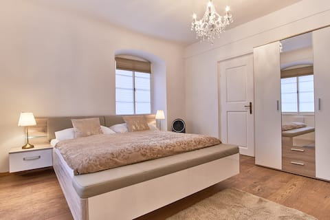 CHARLES BRIDGE ROYAL APARTMENT