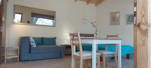 Popular Airbnb listing: Mantzaros Little House in Δήμος Νότιας Κέρκυρας