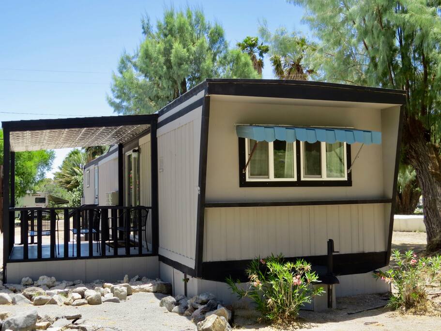 An updated 'retro' mobile home