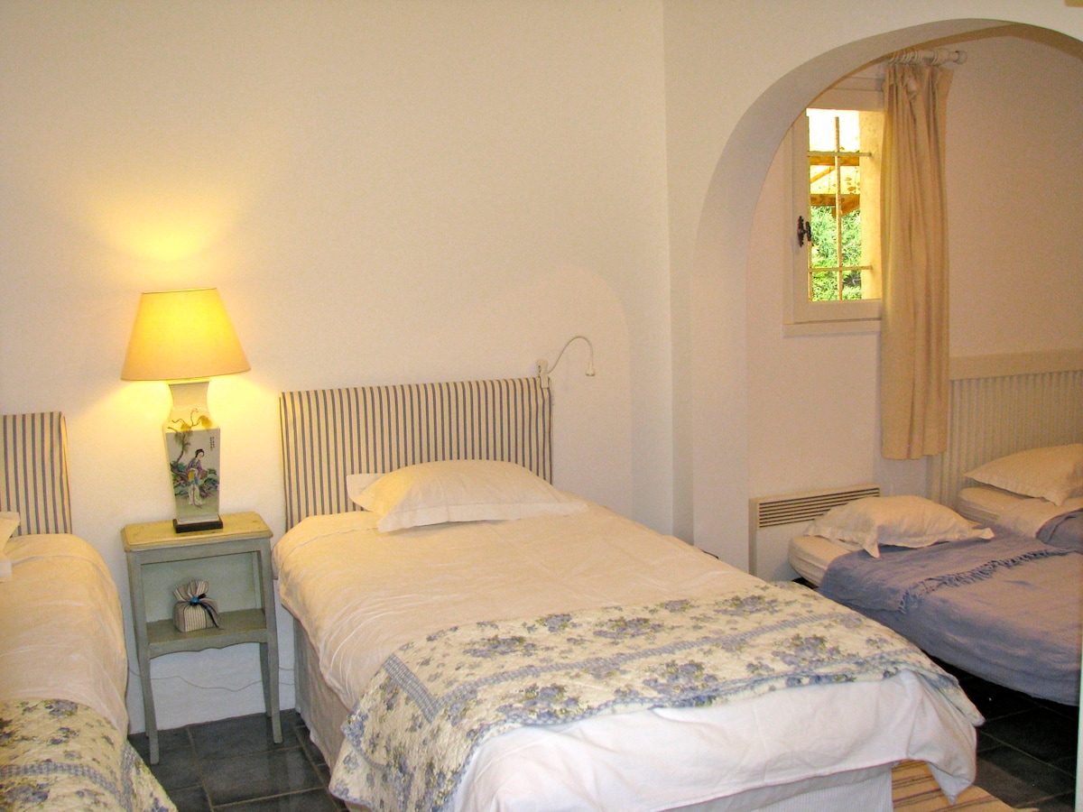 4. spavaća soba (kao 4 jednostruka kreveta)