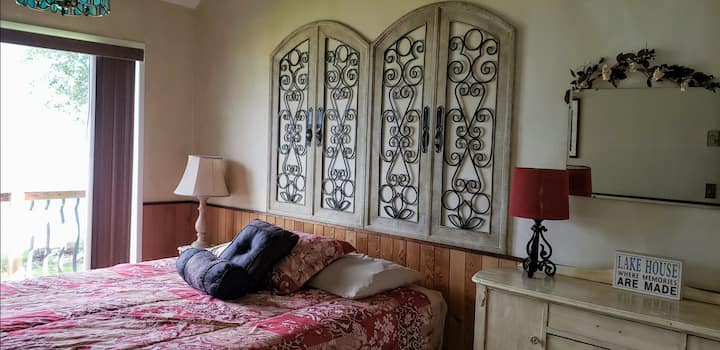 Downstairs bedroom/lakeside, Slider onto deck. Lake and mountain view. 14" memory foam mattress. Down comforter available 