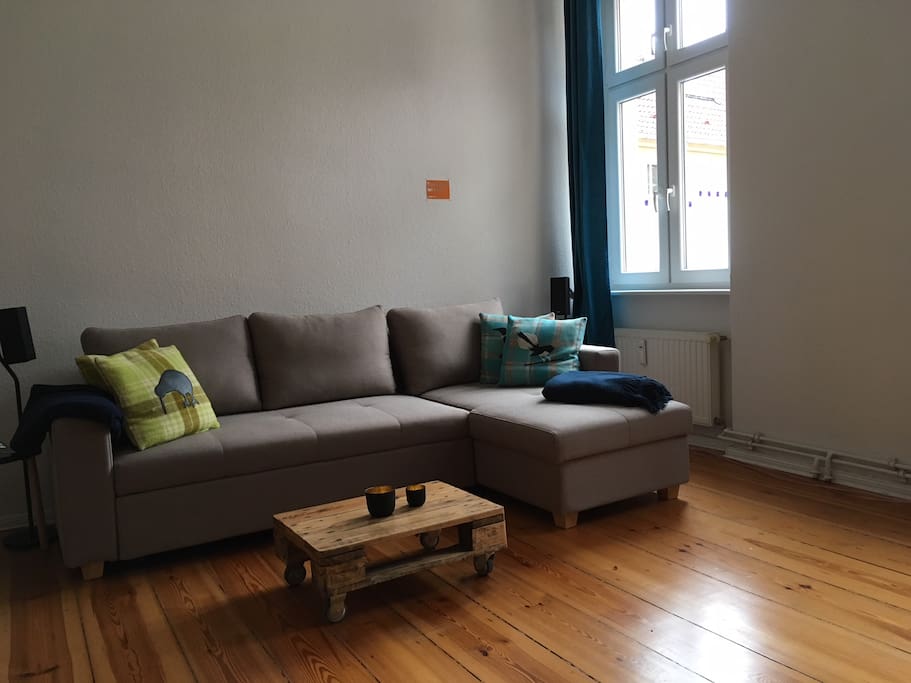 Wohnzimmer mit Schlafsofa