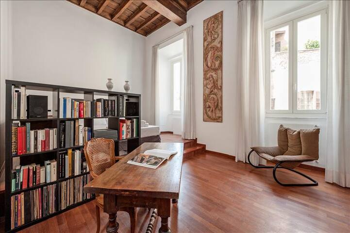 Ancient Palace In Downtown Rome gallery image 3