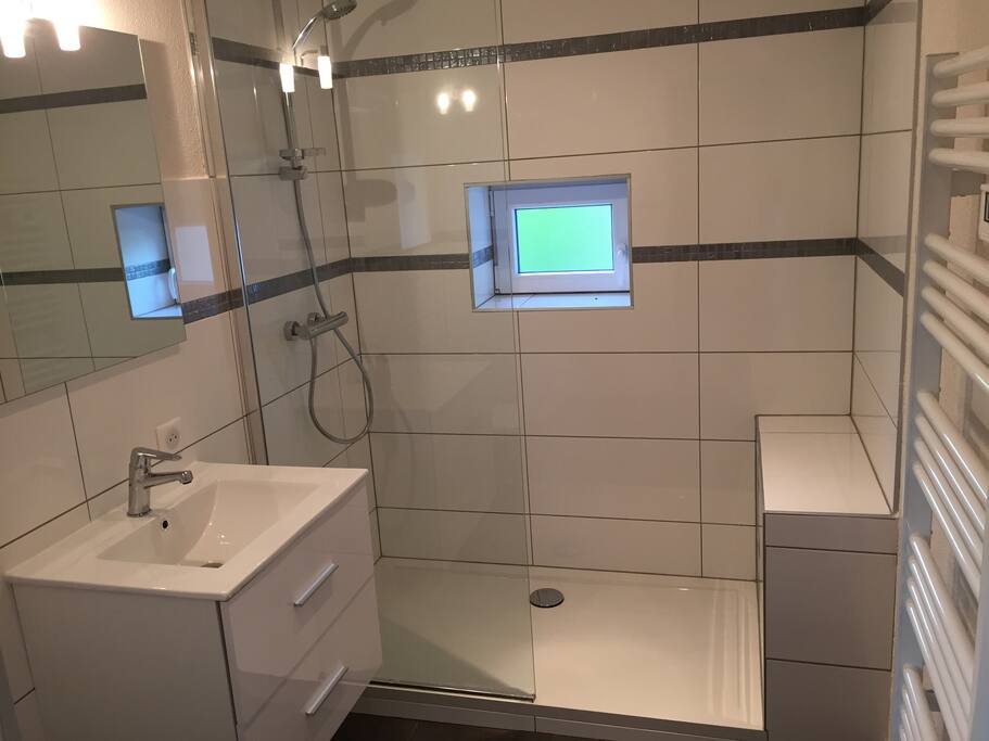 Salle d eau avec douche à l italienne