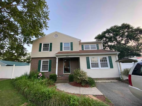 Loch Raven Retreat/spacious home w/ private  pool
