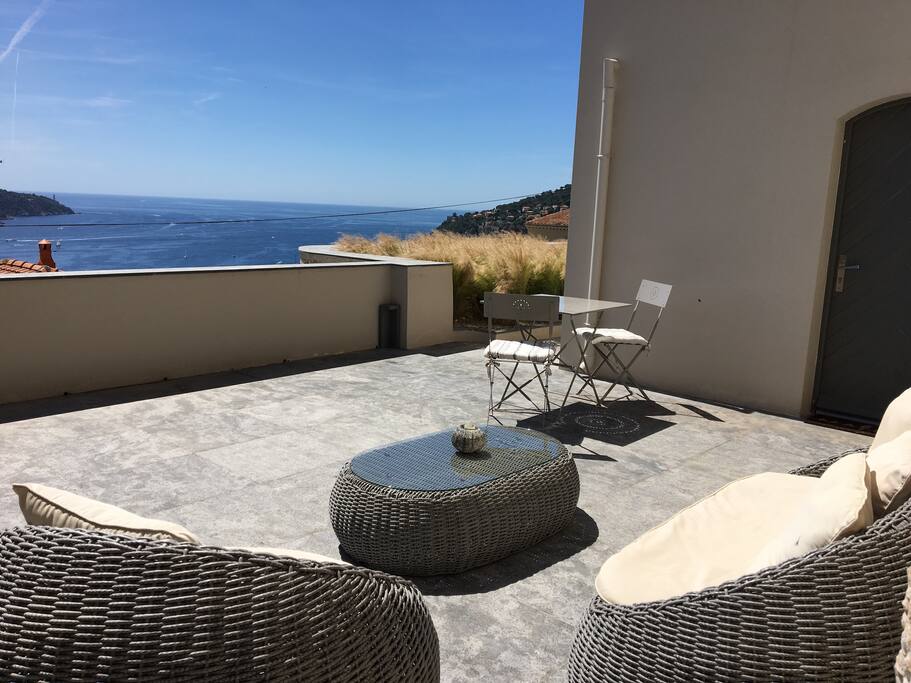 Terrasse avec vue sur la rade de Villefranche