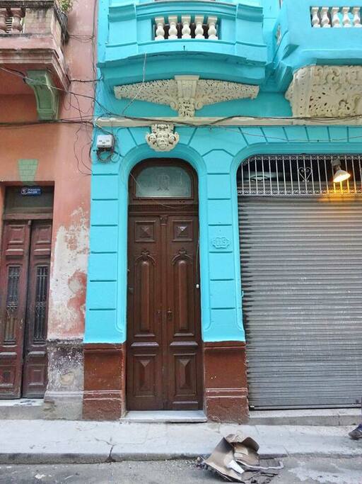 Main entrance/Haupteingang