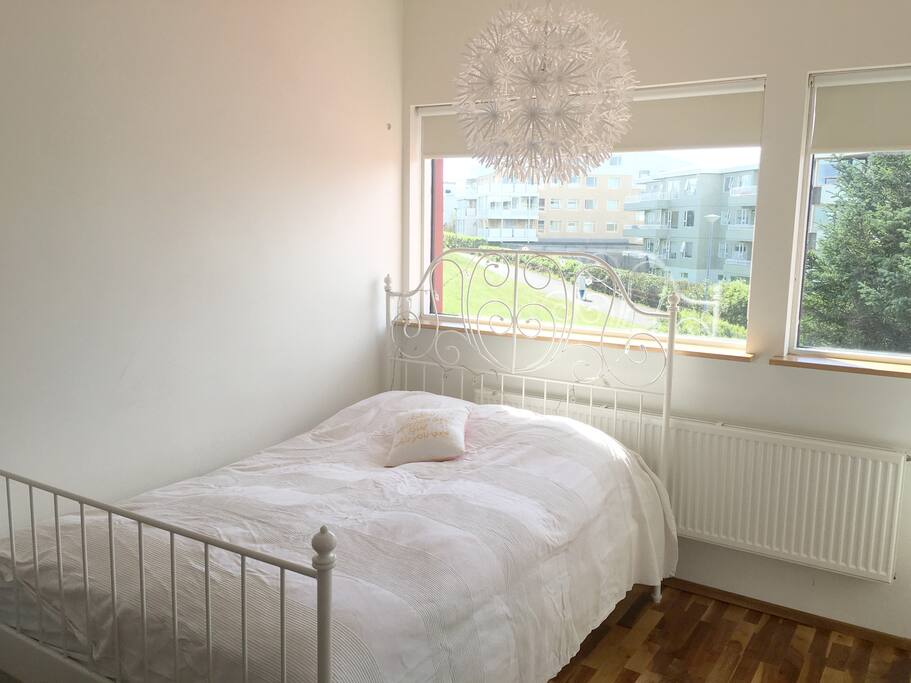 Bedroom upstairs, a new 140 cm bed.