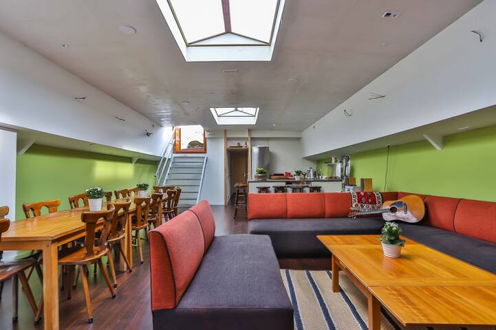 Hotel schip Bracksand Amsterdam in zomer én winter gallery image 3