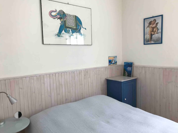 Blu საძინებელი, შეგიძლიათ გქონდეთ ორადგილიანი ან ერთადგილიანი საწოლი, უბრალოდ, მომწერეთ