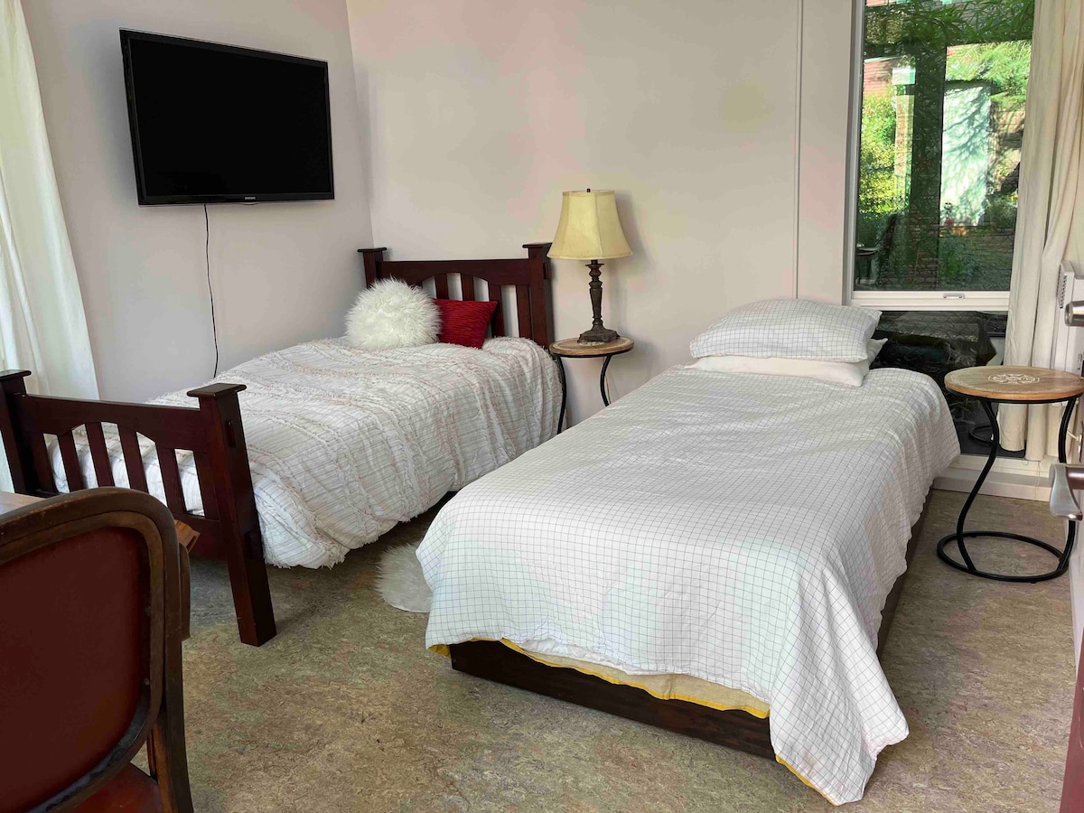 Ორი ორადგილიანი (ერთადგილიანი) საწოლი