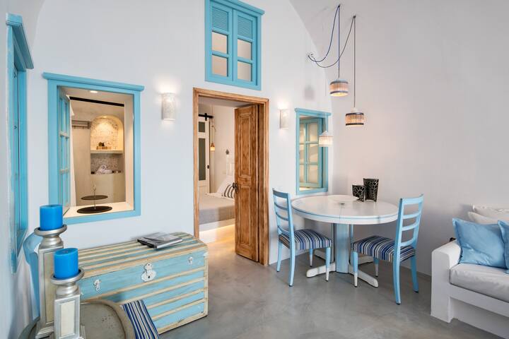 EverBlue Cave House by Thireon gallery image 4