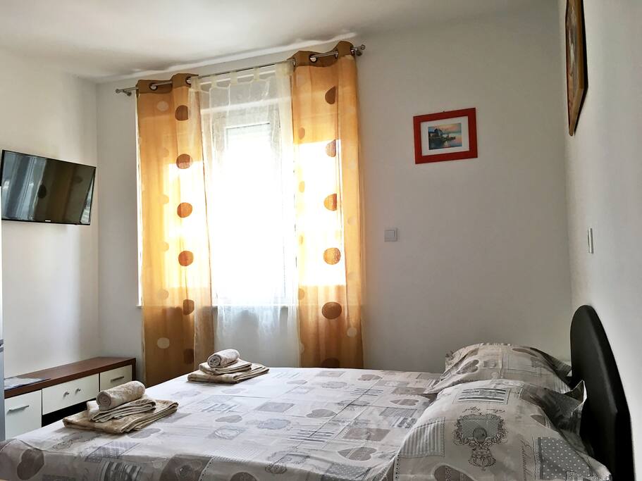Double bed; flat screen tv