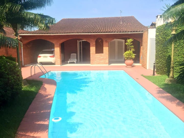 Esplendida Casa Com Piscina A 400 Metros Da Praia. - Guarujá