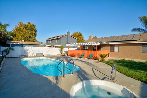 Pool and Spa!! Comfy and charming home !