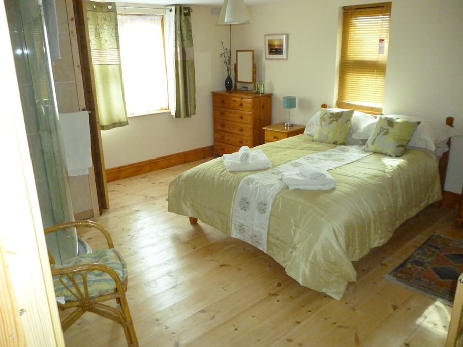 Main room bedroom.