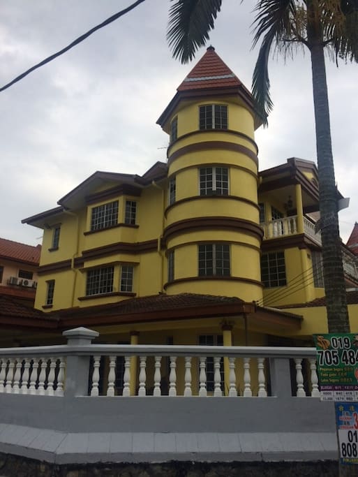 7 R / 5 b/r
14 beds / > than
18 guests