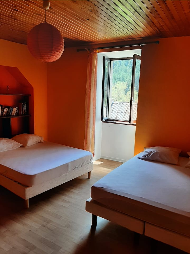 ห้องนอน 2 (Bedroom 2)