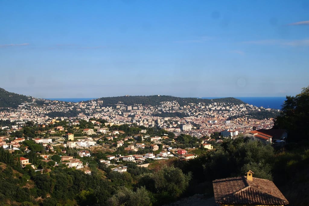 Vue du 2 pièces de villa Zarafa sur la mer et Nice