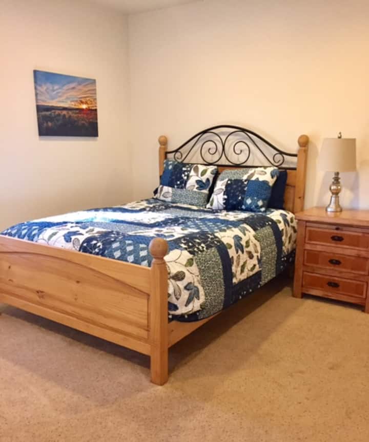 Spálňa (menšia manželská posteľ) 