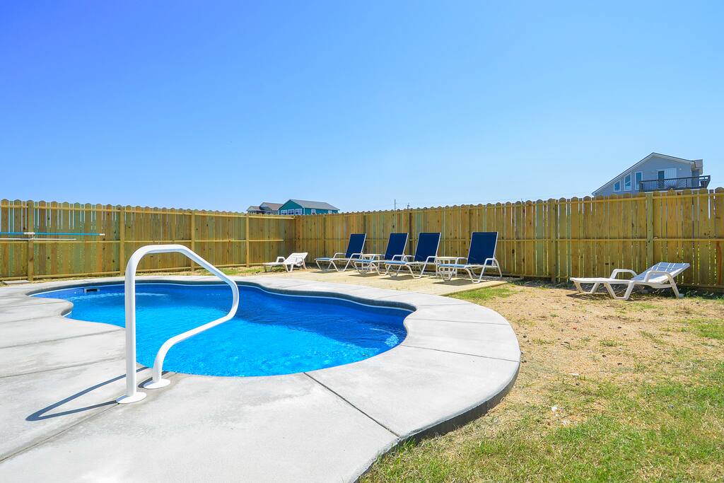 Private, salt water pool. Heating optional for an additional charge.