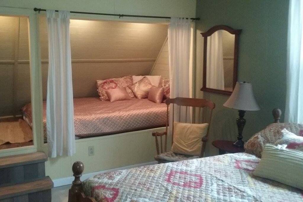 Our pet friendly suite with full and queen bedroom, pvt bath in historic house built in 1909