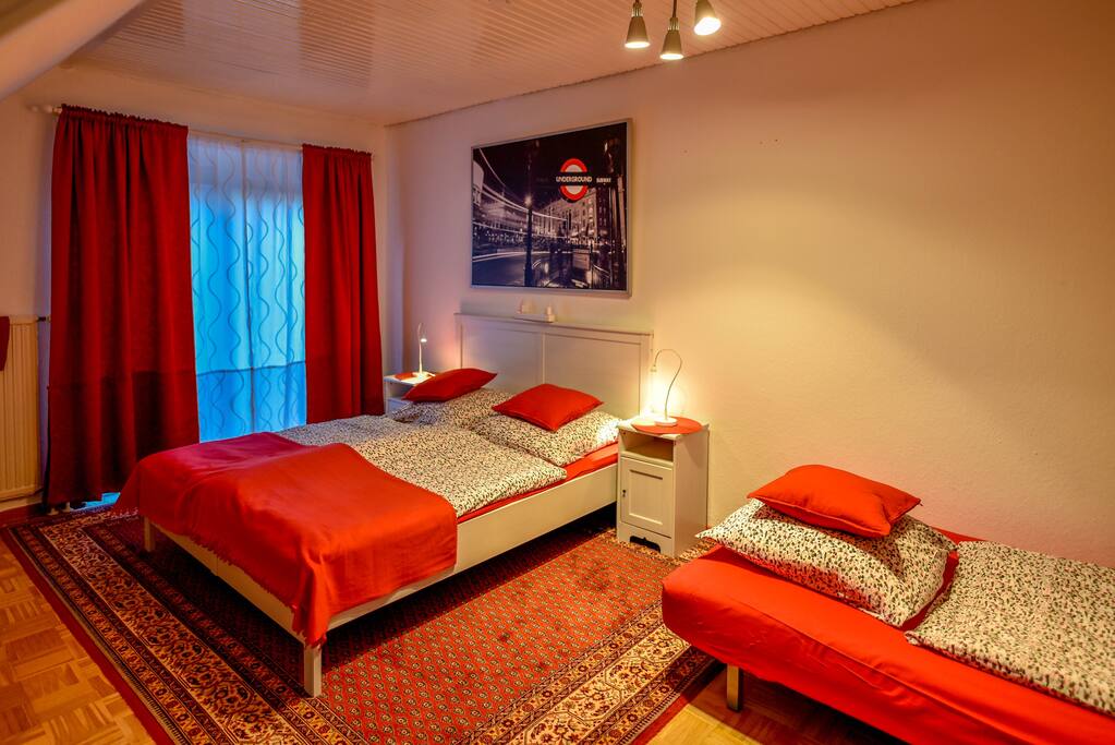 Doppelbett plus Schlafcouch für 1-2