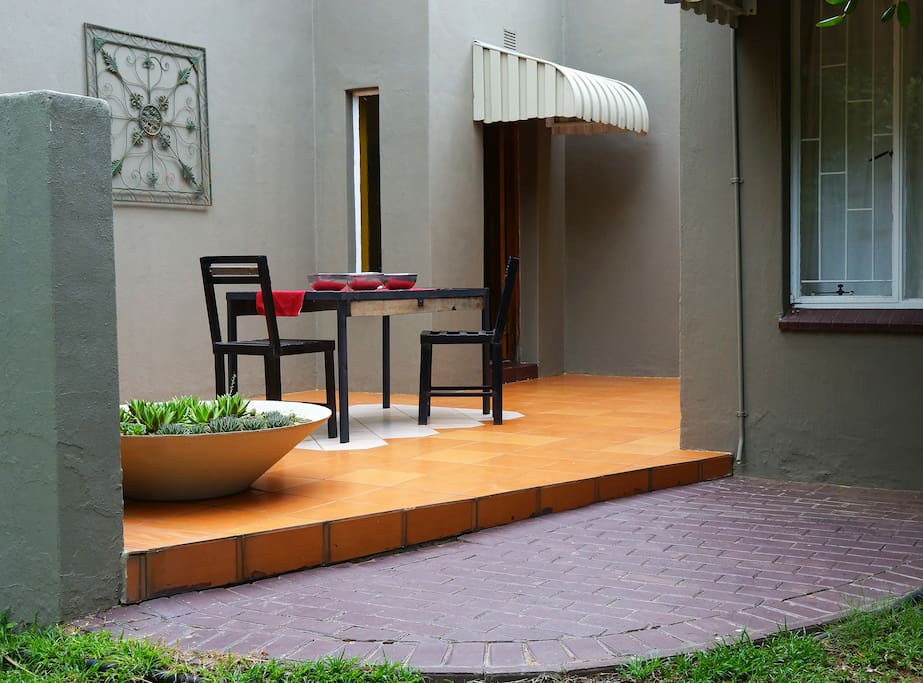 MAIN ENTRANCE OF GUEST HOUSE LEADING TO ROOM NR 3