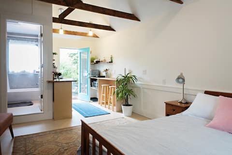 SE Portland Guest Cottage