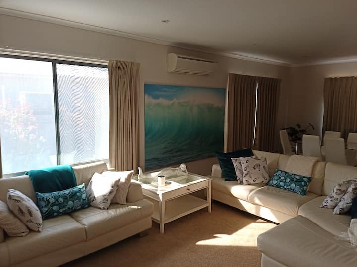 Killara Coastal Cottage. Close to everything! Houses for Rent in