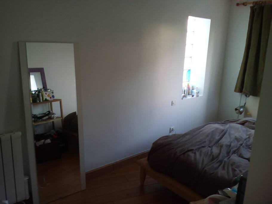 La chambre vue de l'entrée