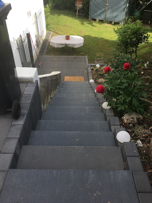 Treppenanlage zur Wohnung.