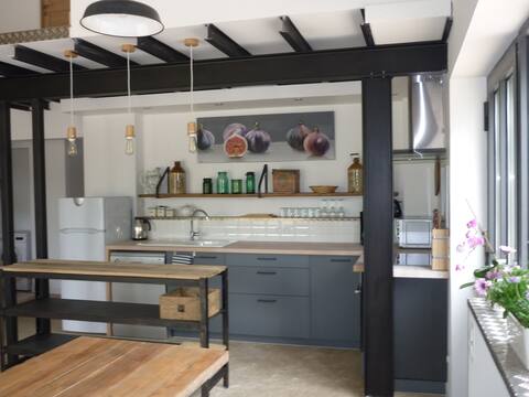 Workshop n°2 for 6 with shared pool and sauna.
